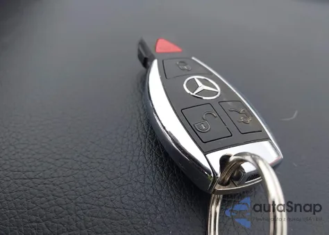 2016 Mercedes-Benz C 300 Sport 4Matic z USA, uszkodzony, nr VIN WDDWF4KB3GR126217